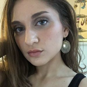 Meet your Posher, Cara